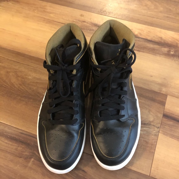 Nike Air Jordan Other - Nike Air Jordan Retro 1 Black Metallic Gold